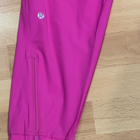 Brand New Lululemon Adapted State Jogger in Sonic Pink - Picture 9 of 13
